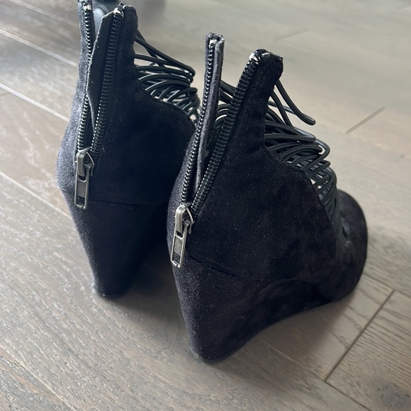 Black Wedge Heels from Nine West, size 7 - Picture 4 of 6